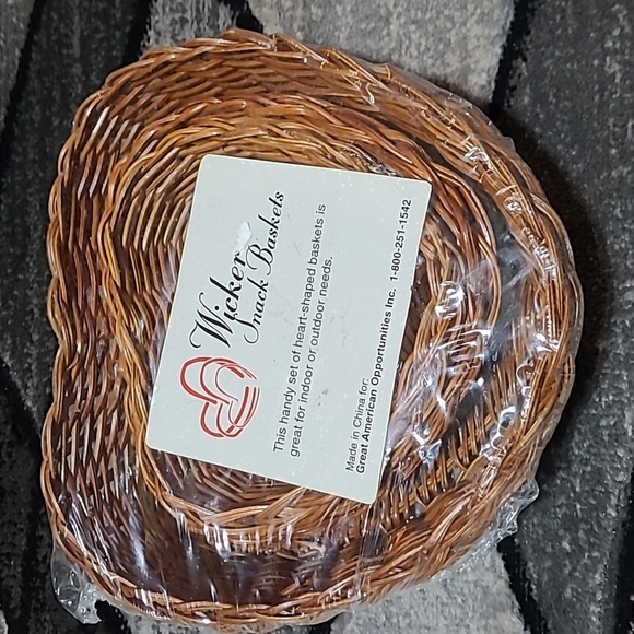 HEART SHAPED 3 NESTING WICKER SNACK BASKETS ❤️ PRICE FIRM - Picture 1 of 7